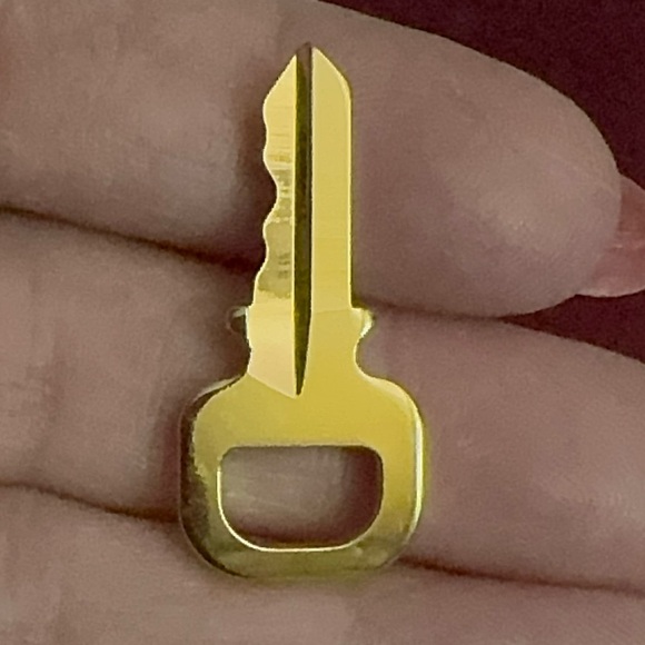 #302- Authentic LV key & lock - Picture 7 of 8